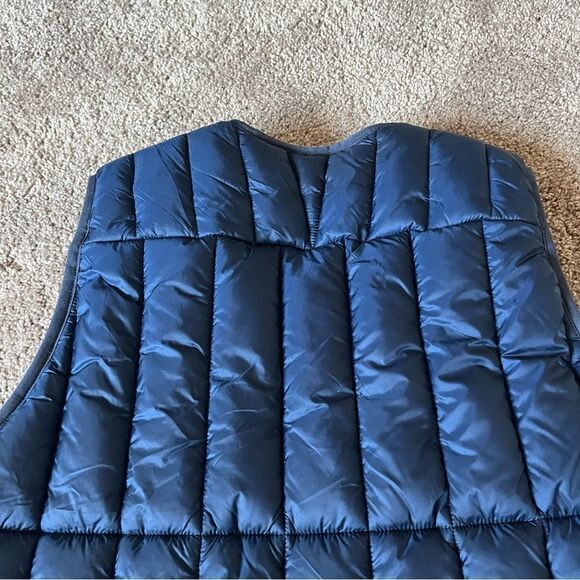 Askov Finlayson Women’s Medium Puffer Vest. - Picture 8 of 12